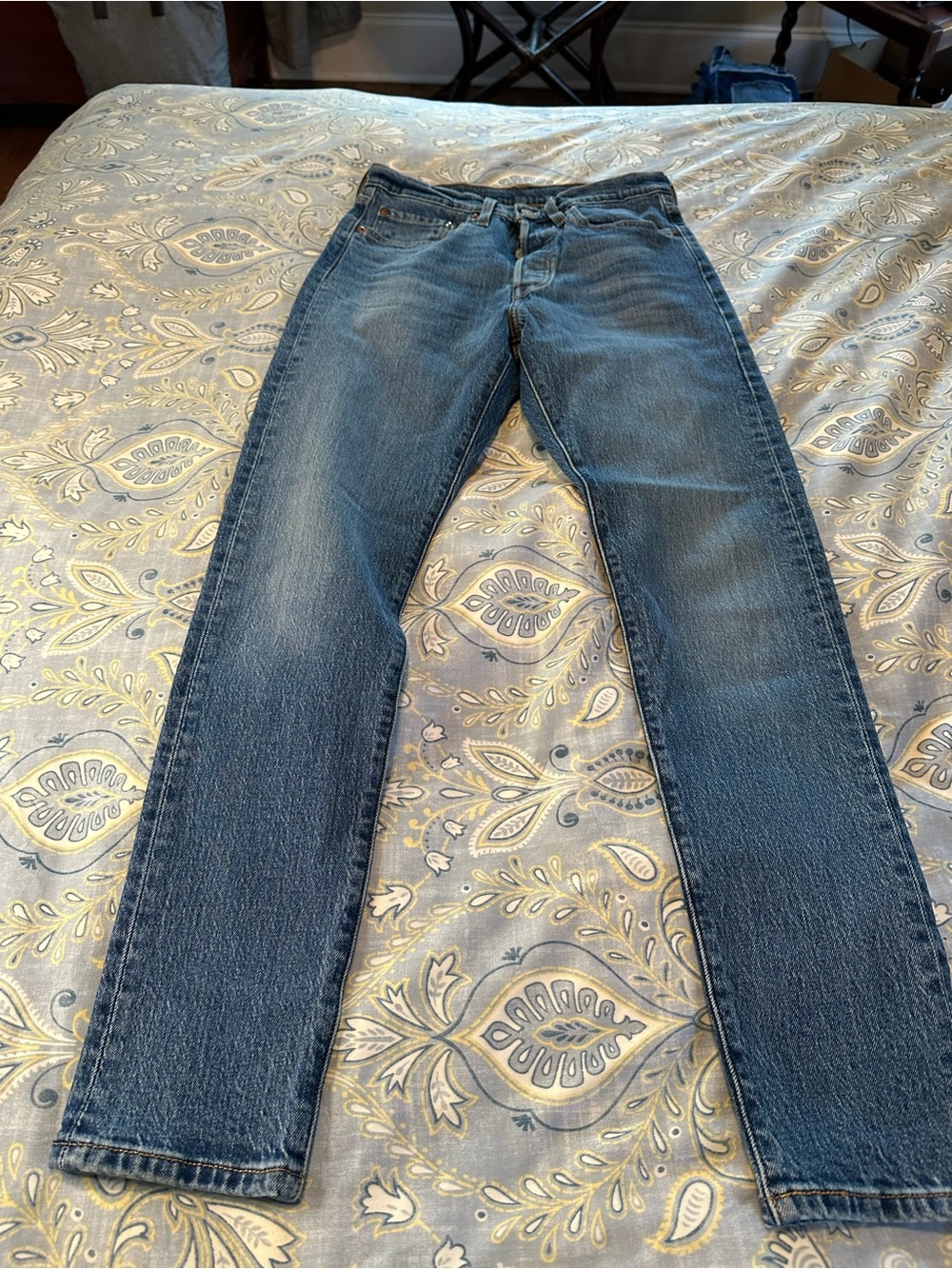 Levi's 501 Women's Straight Leg Jeans in medium blue wash 26x30 - Picture 2 of 5